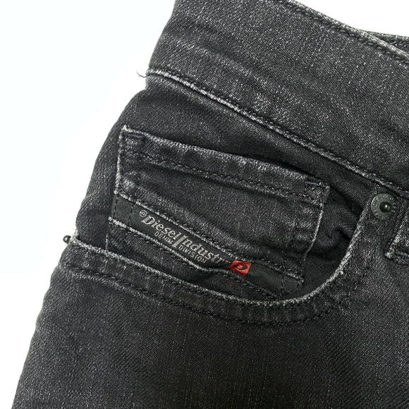 Sz26 / Diesel ‘Widee’ Cropped Distressed Jeans - Picture 5 of 16